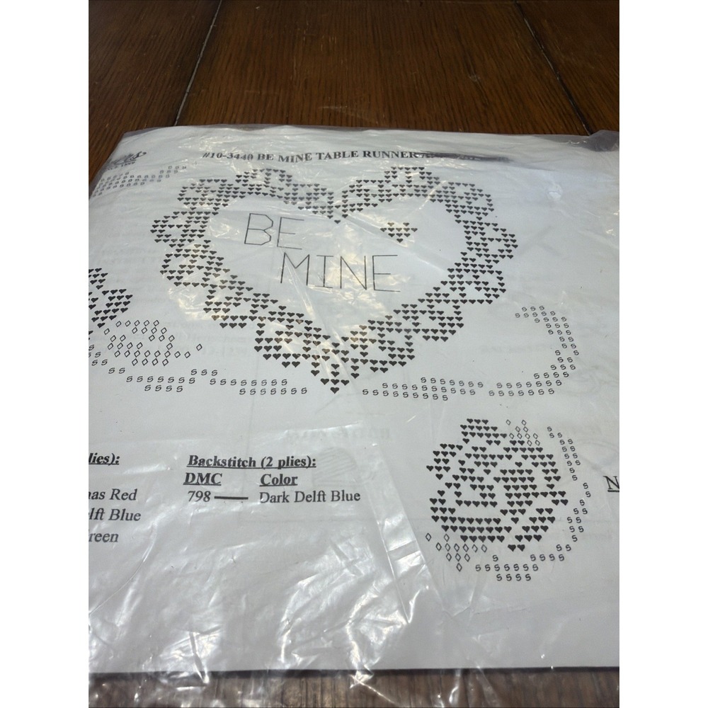 2008 Herrschers Stamped ‎ Cross Stitch Table Runner "Be Mine"  #10-3440